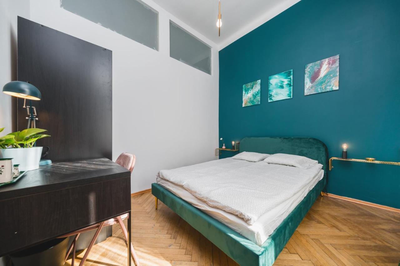 2 Bedroom Apartment Next To The Main Railway Station - By Upstairs Cracovie Extérieur photo