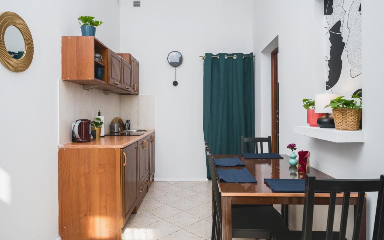 2 Bedroom Apartment Next To The Main Railway Station - By Upstairs Cracovie Extérieur photo