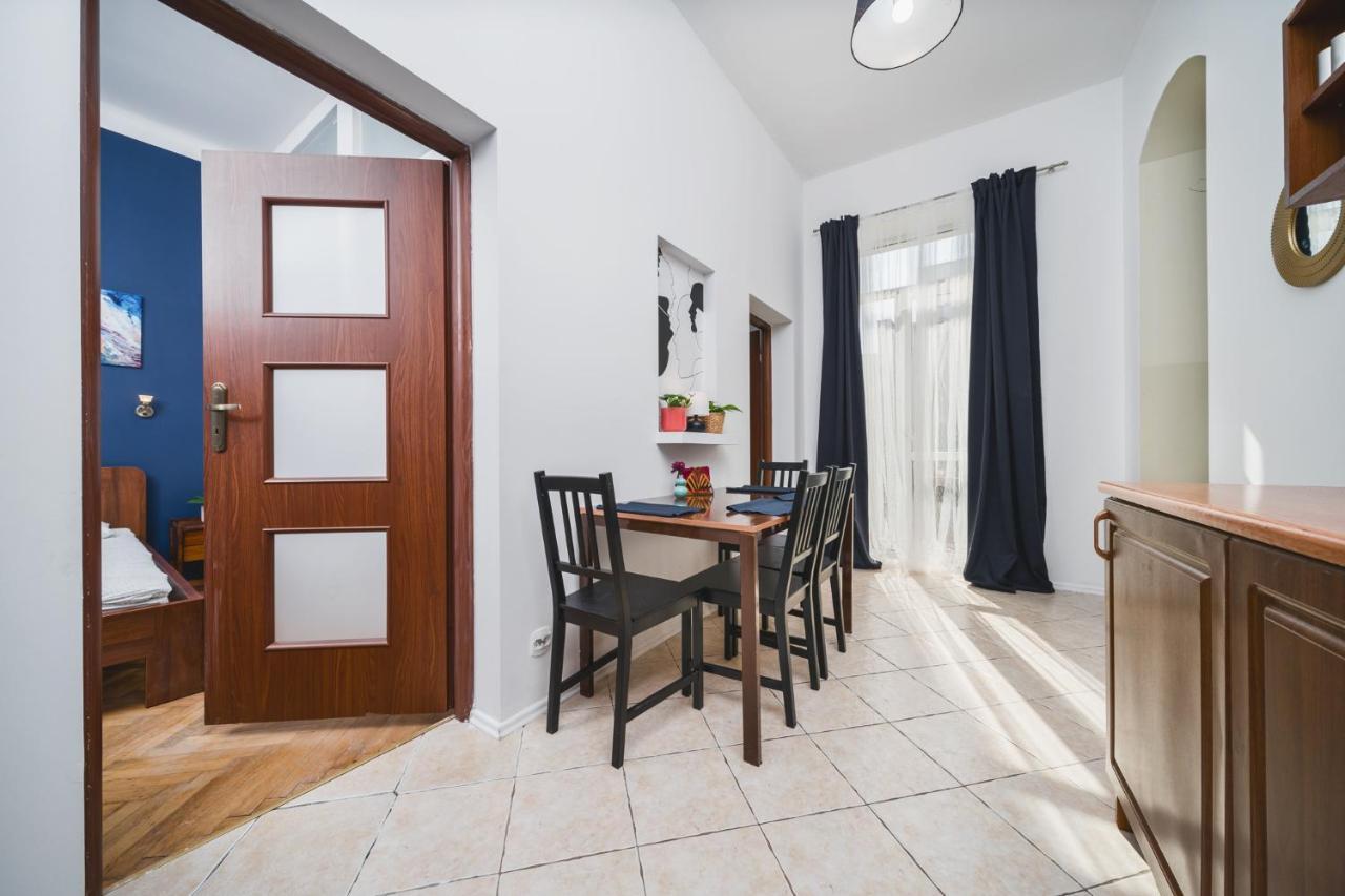 2 Bedroom Apartment Next To The Main Railway Station - By Upstairs Cracovie Extérieur photo