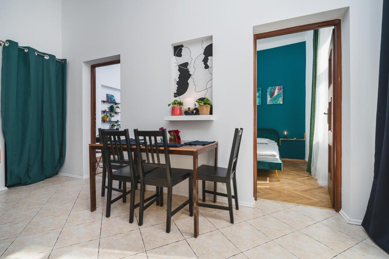 2 Bedroom Apartment Next To The Main Railway Station - By Upstairs Cracovie Extérieur photo