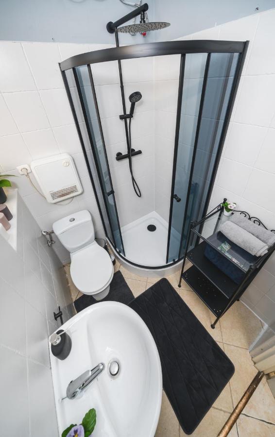 2 Bedroom Apartment Next To The Main Railway Station - By Upstairs Cracovie Extérieur photo